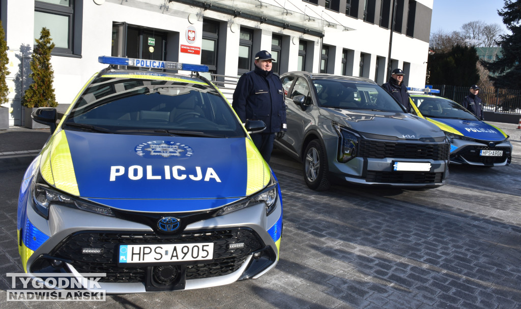 Przekazanie wozów sandomierskiej policji