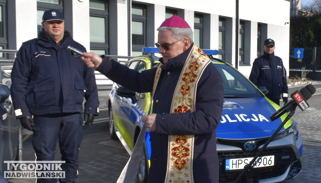 Przekazanie wozów sandomierskiej policji