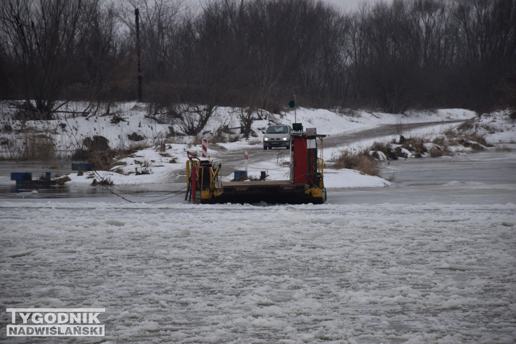 Zamarznięta Wisła w Tarnobrzegu