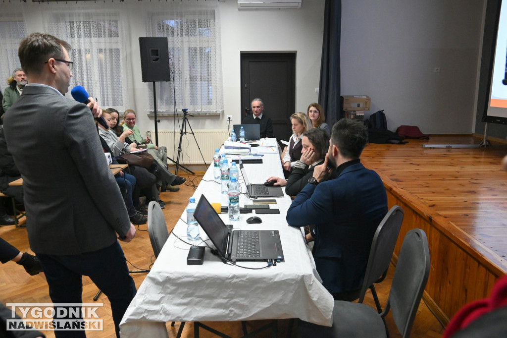 Spotkanie w sprawie przebiegu nowej DK9 w Stalach