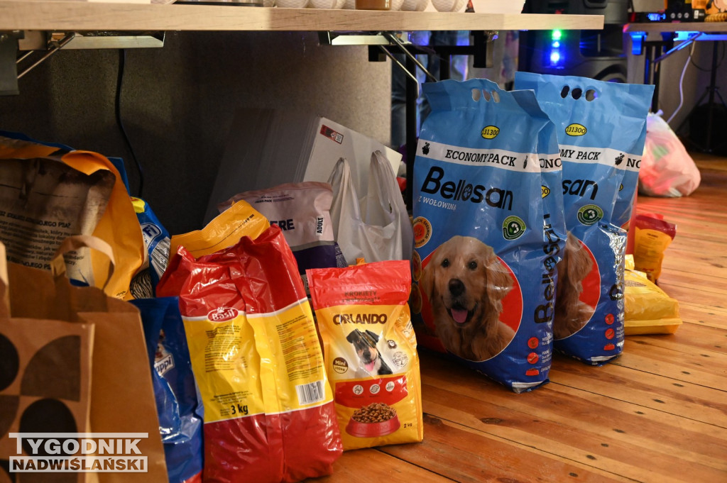 Pomagamy przytulisku w Nowej Dębie