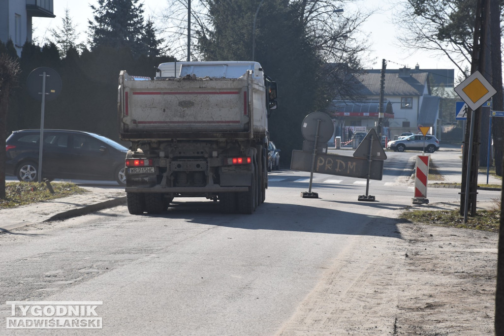 Remont ul. Mickiewicza w Nowej Dębie