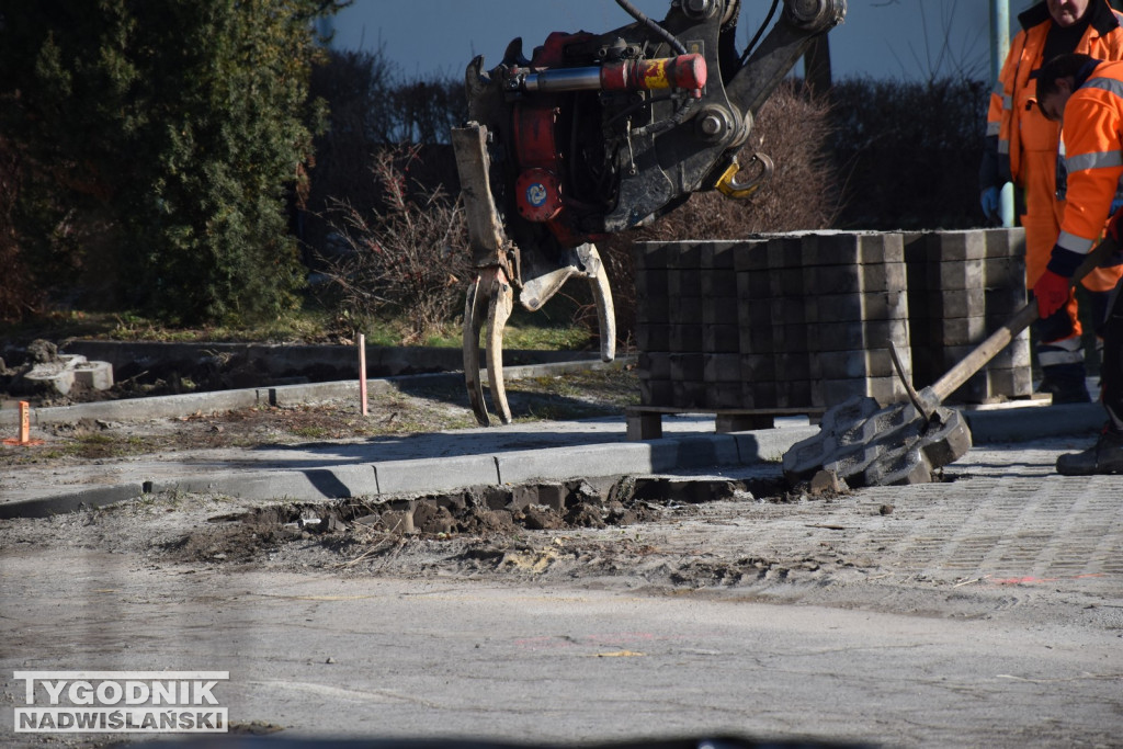 Remont ul. Mickiewicza w Nowej Dębie