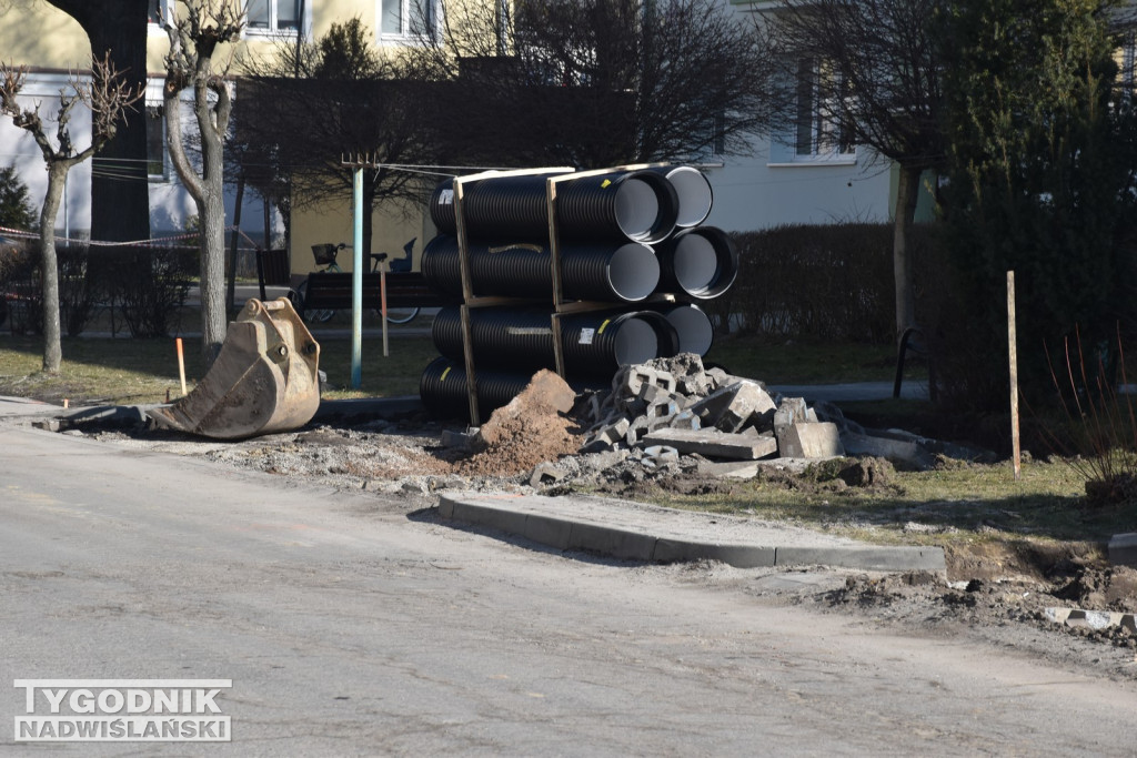 Remont ul. Mickiewicza w Nowej Dębie