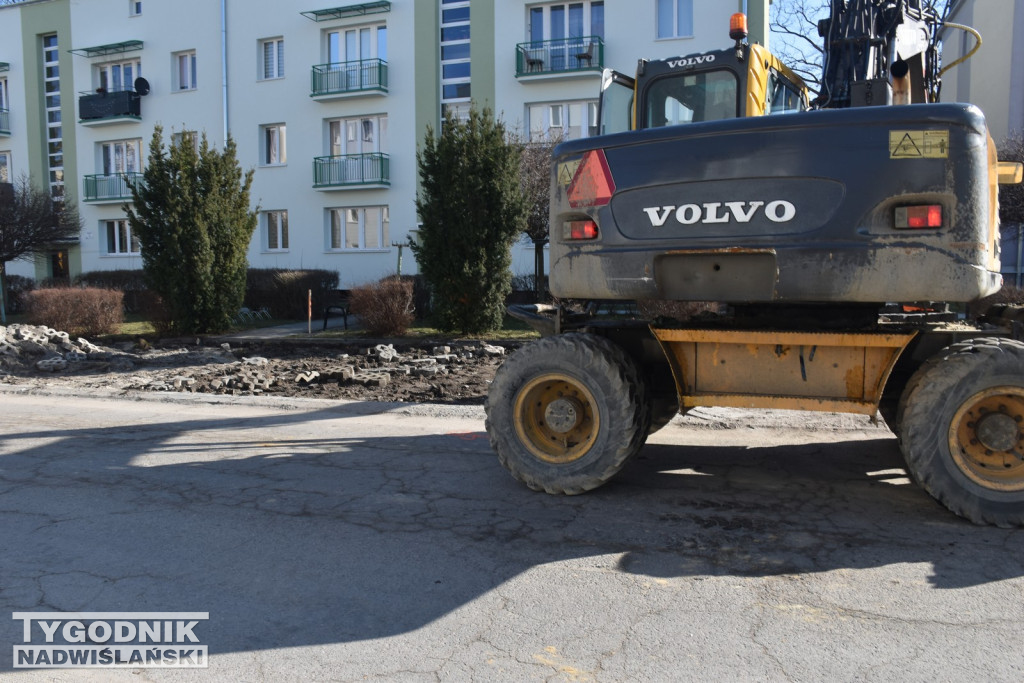 Remont ul. Mickiewicza w Nowej Dębie