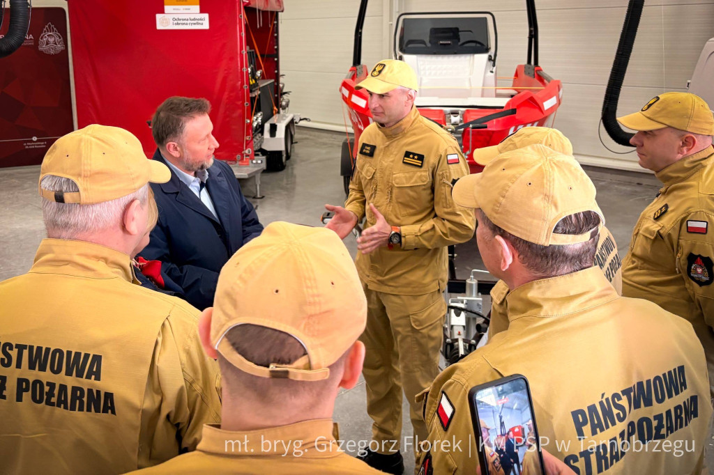 Wizyta ministra Marcina Kierwińskiego w Nowej Dębie