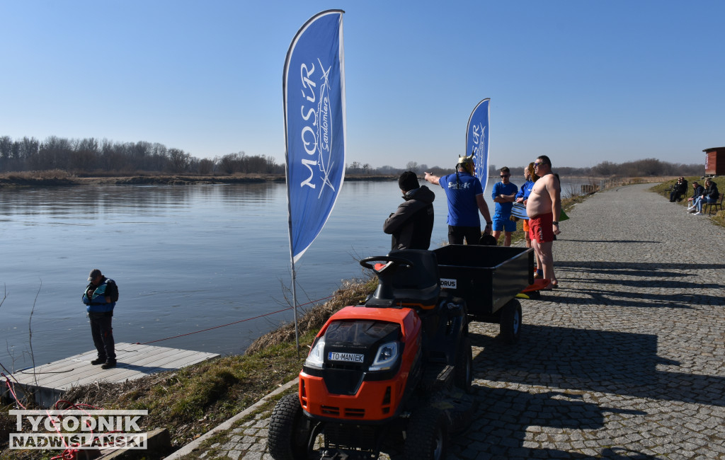 IX Zimowa Przeprawa Wisły Wpław