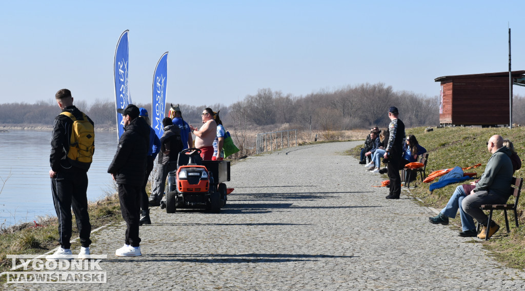 IX Zimowa Przeprawa Wisły Wpław