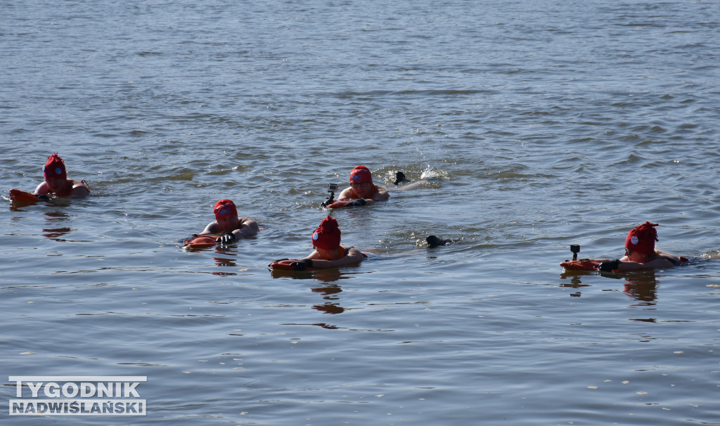 IX Zimowa Przeprawa Wisły Wpław