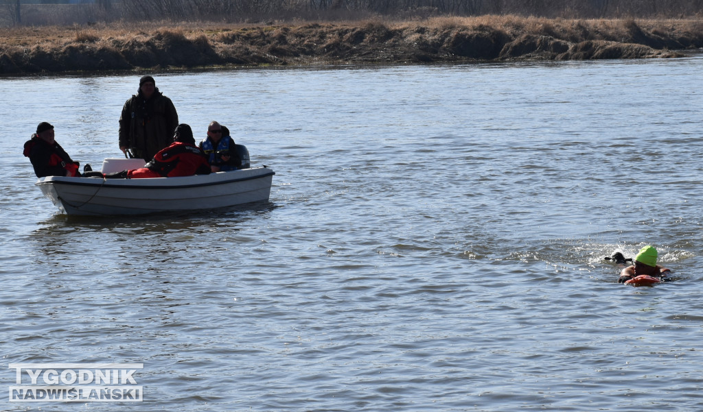 IX Zimowa Przeprawa Wisły Wpław