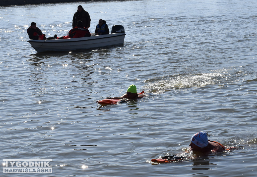IX Zimowa Przeprawa Wisły Wpław