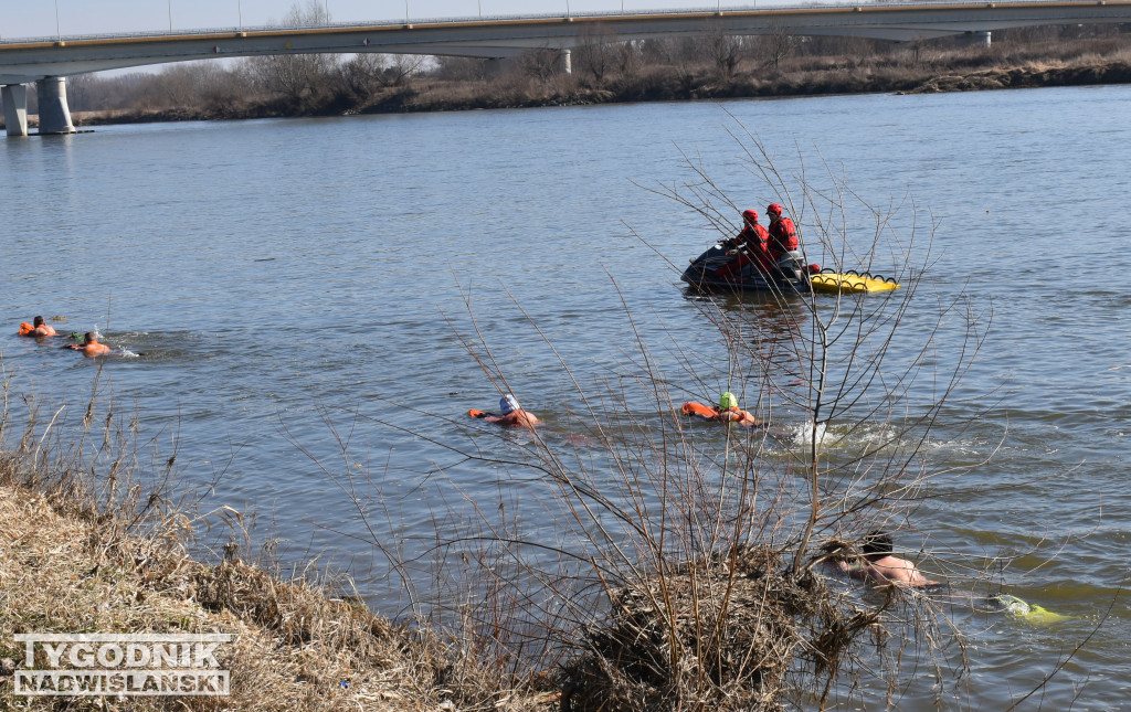 IX Zimowa Przeprawa Wisły Wpław