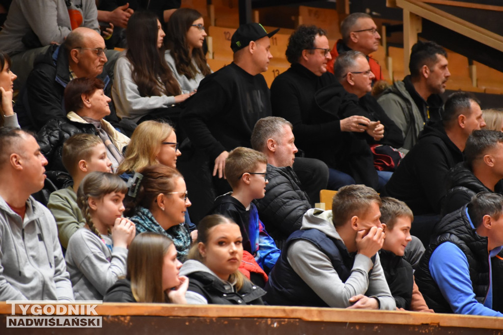 Zdjęcia kibiców z meczu Siarka - Sokół