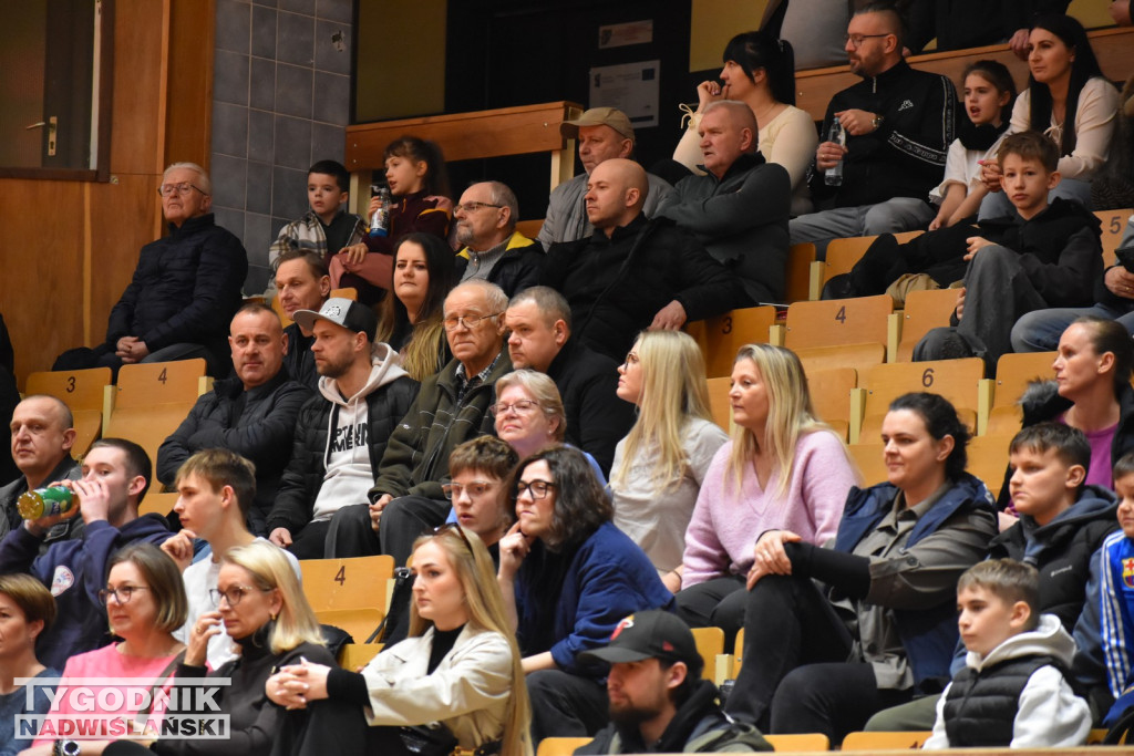 Zdjęcia kibiców z meczu Siarka - Sokół