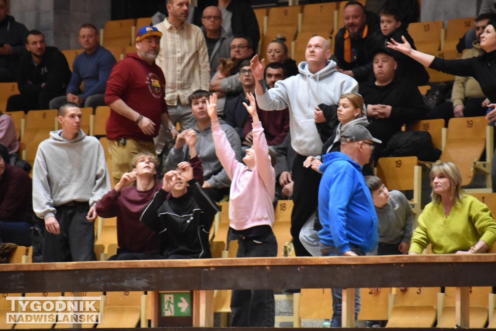 Zdjęcia kibiców z meczu Siarka - Sokół