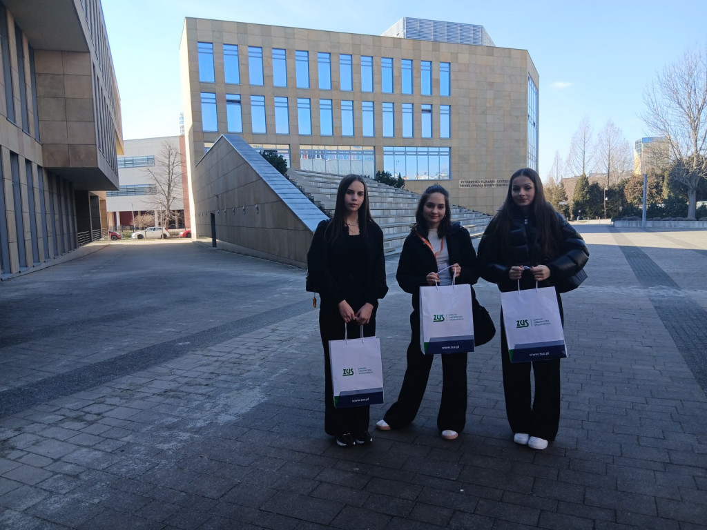 Uczennice ZS nr 2 w Tarnobrzegu na olimpiadzie