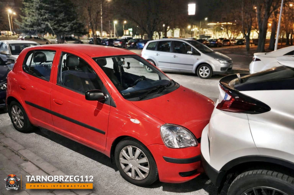 Zniszczone auta po pościgu w Tarnobrzegu