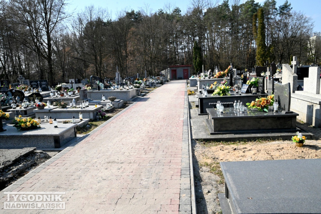 Prace na cmentarzu parafialnym w Tarnobrzegu