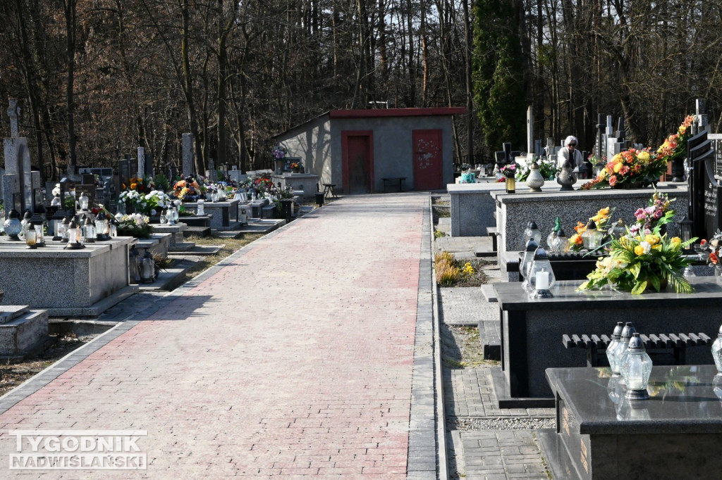 Prace na cmentarzu parafialnym w Tarnobrzegu