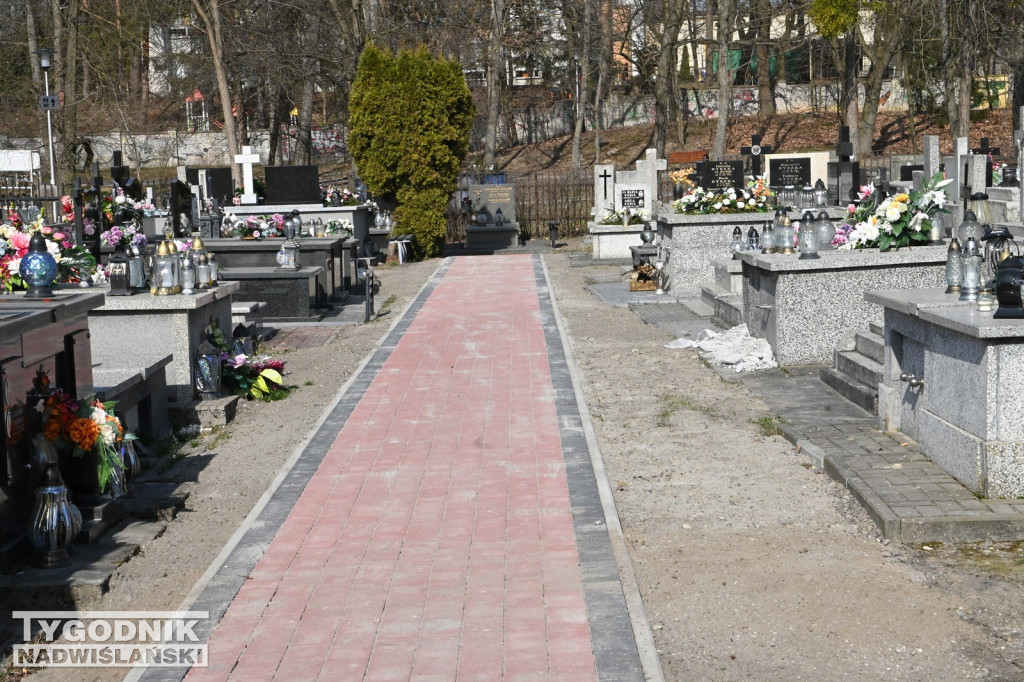 Prace na cmentarzu parafialnym w Tarnobrzegu