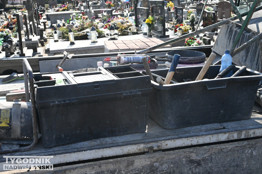 Prace na cmentarzu parafialnym w Tarnobrzegu