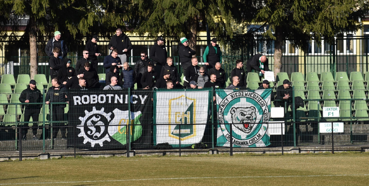 Zdjęcia kibiców na meczu Siarka - Chełmianka
