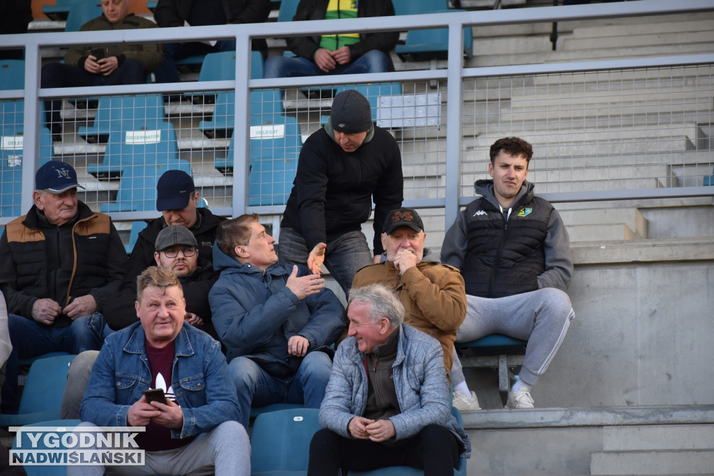 Zdjęcia kibiców na meczu Siarka - Chełmianka