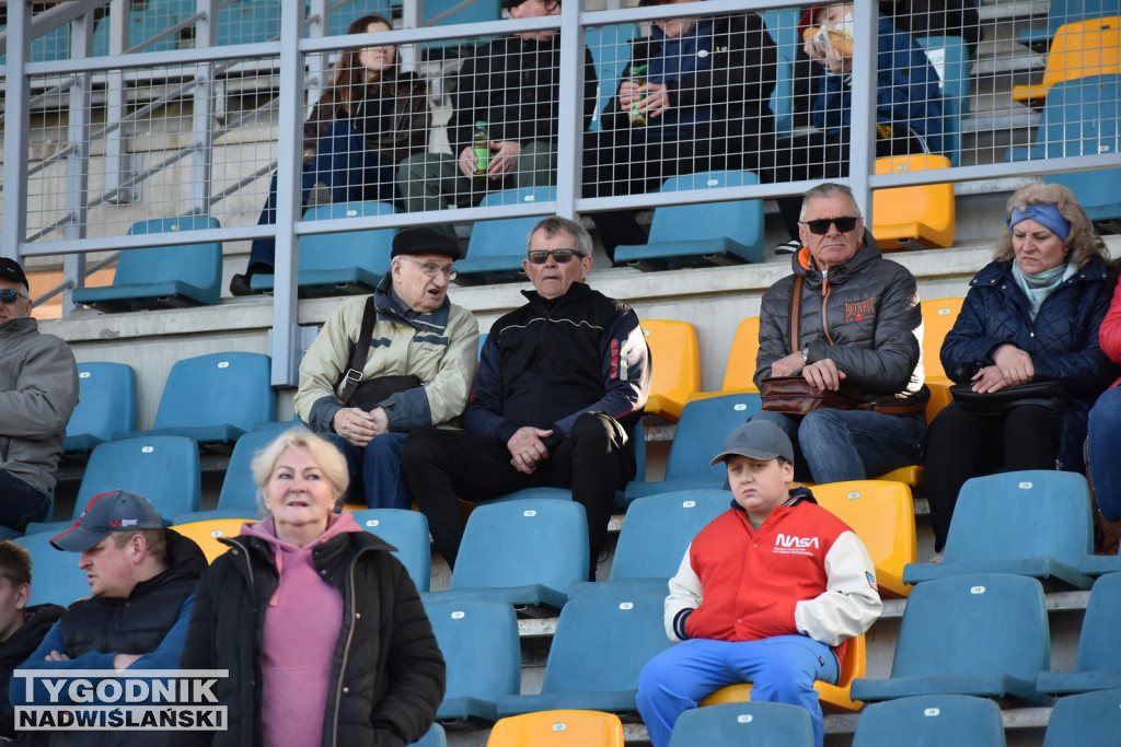 Zdjęcia kibiców na meczu Siarka - Chełmianka