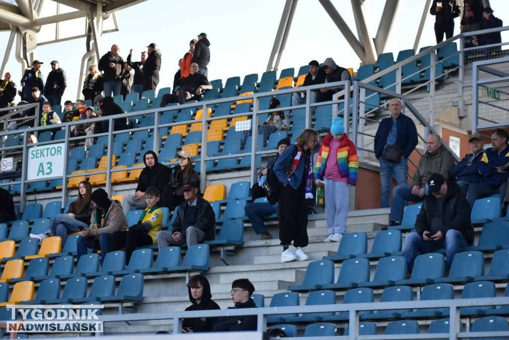 Zdjęcia kibiców na meczu Siarka - Chełmianka
