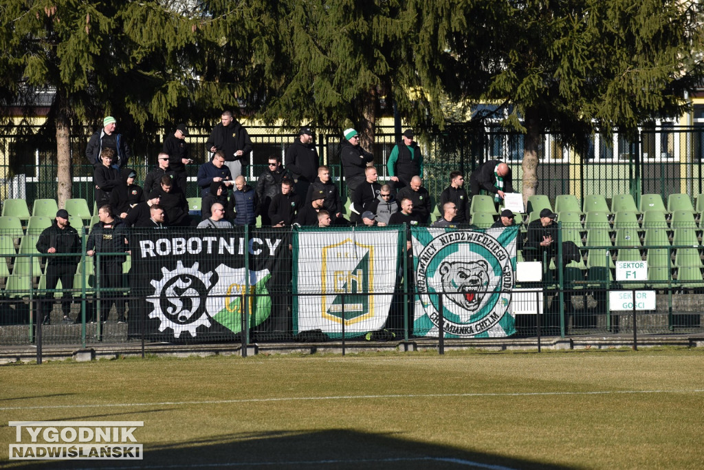 Zdjęcia kibiców na meczu Siarka - Chełmianka