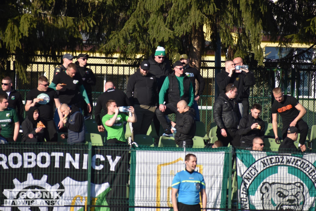 Zdjęcia kibiców na meczu Siarka - Chełmianka