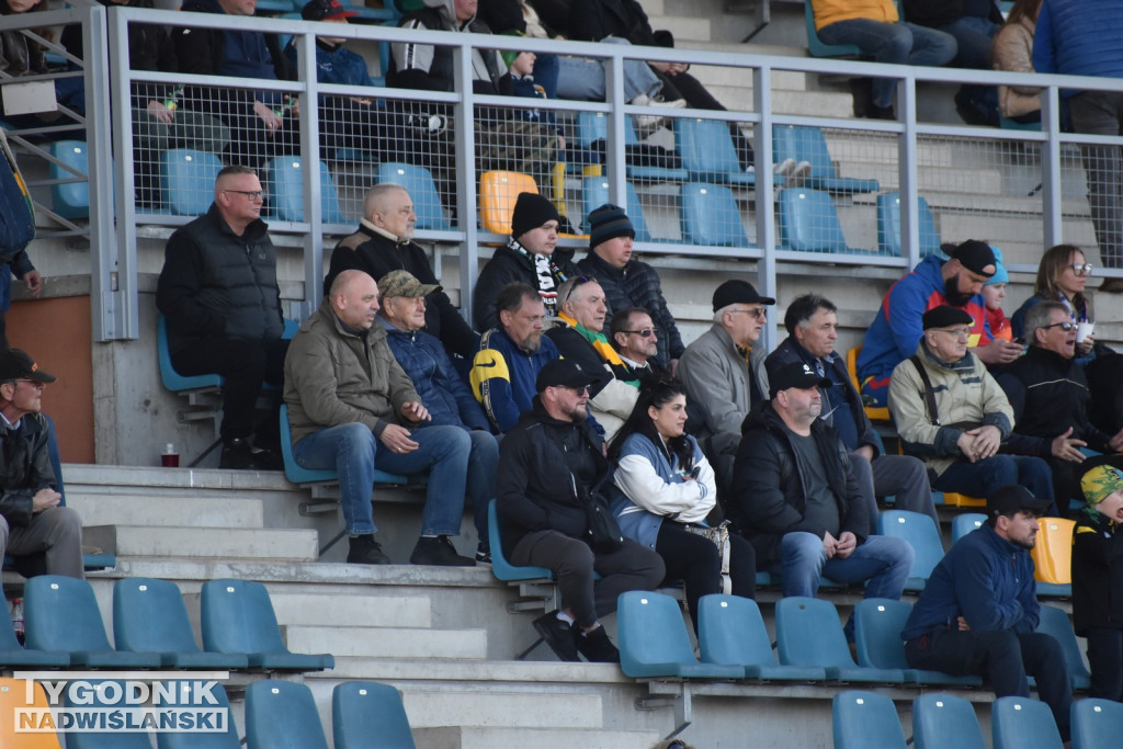 Zdjęcia kibiców na meczu Siarka - Chełmianka