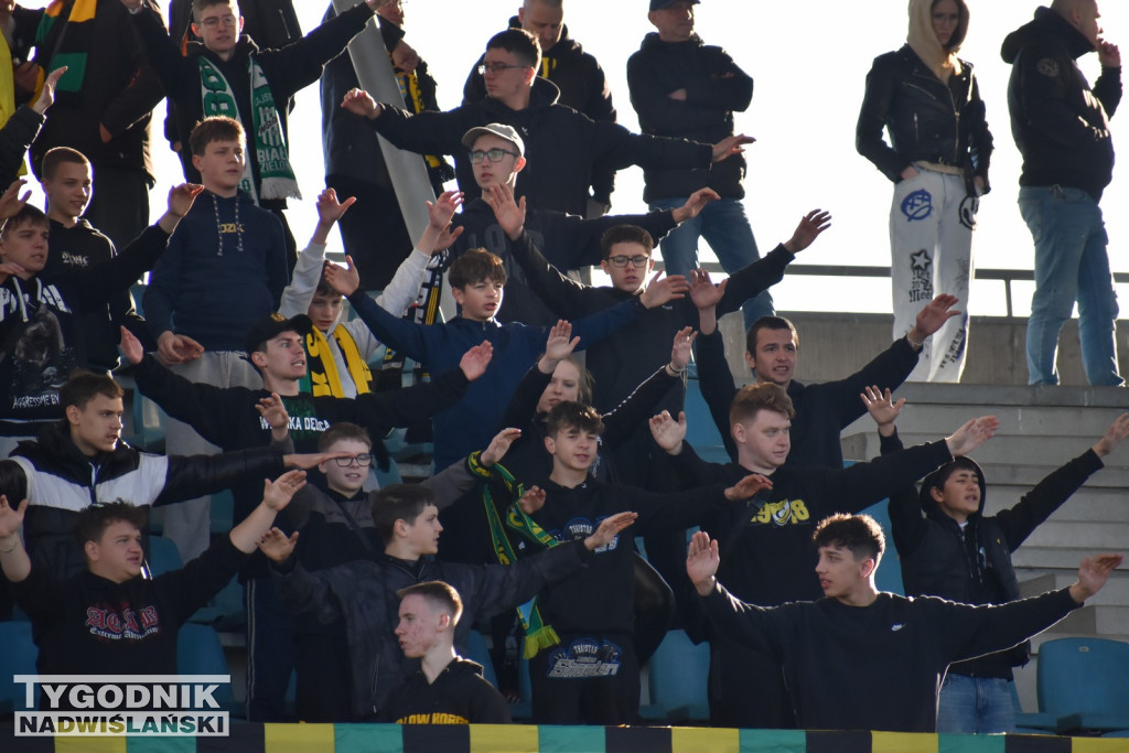 Zdjęcia kibiców na meczu Siarka - Chełmianka