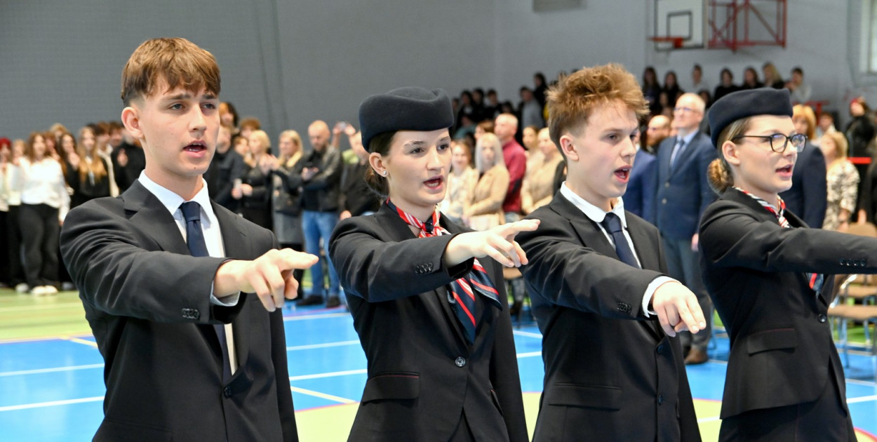 Ślubowanie uczniów I klas Zespołu Szkół nr 1 w Tarnobrzegu