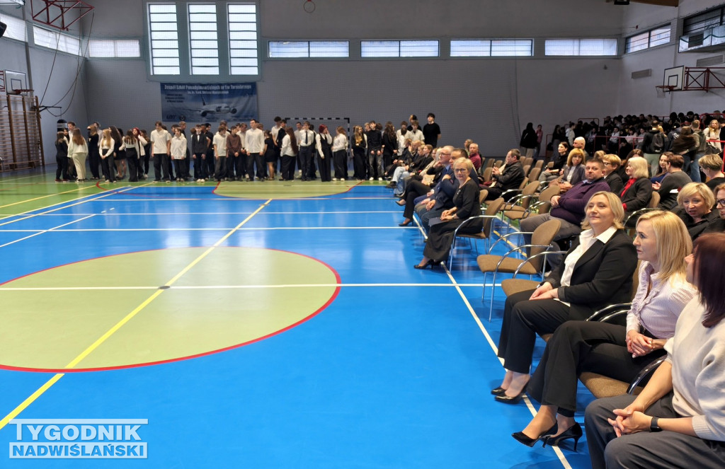 Ślubowanie uczniów I klas Zespołu Szkół nr 1 w Tarnobrzegu