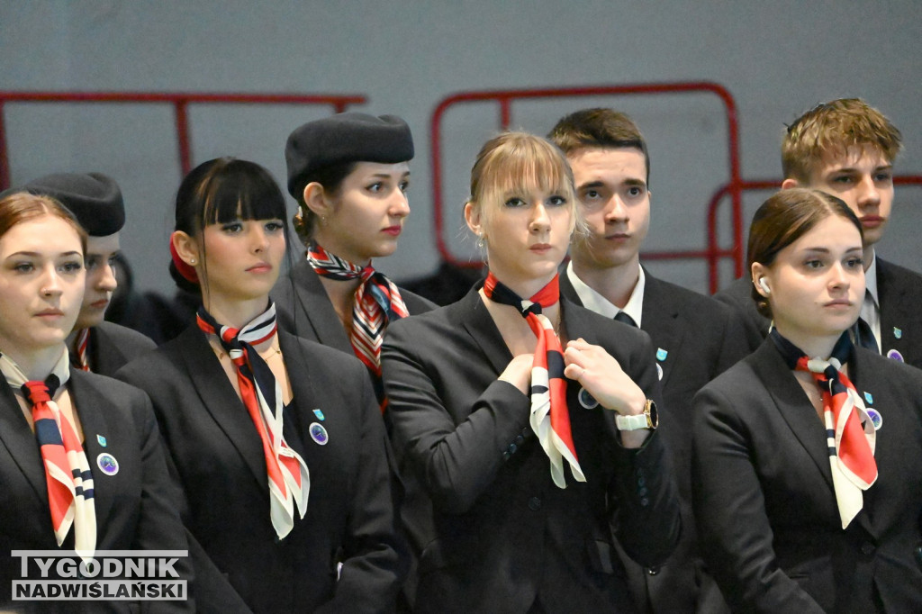 Ślubowanie uczniów I klas Zespołu Szkół nr 1 w Tarnobrzegu