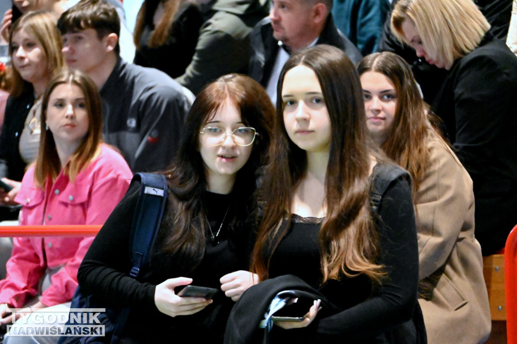 Ślubowanie uczniów I klas Zespołu Szkół nr 1 w Tarnobrzegu