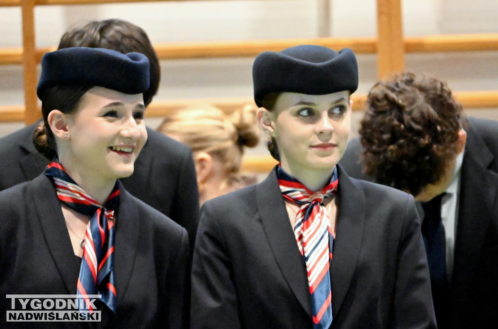 Ślubowanie uczniów I klas Zespołu Szkół nr 1 w Tarnobrzegu