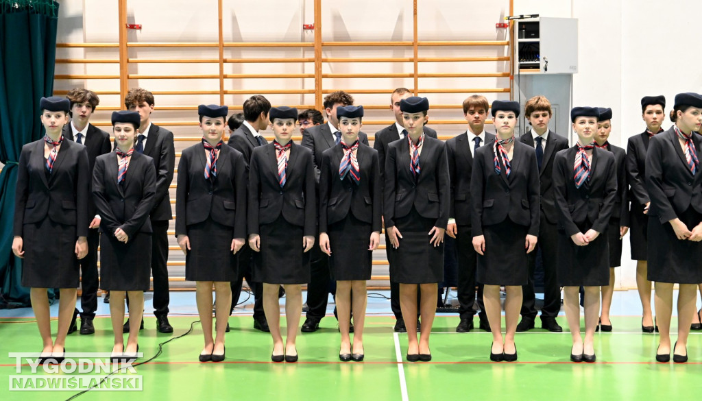 Ślubowanie uczniów I klas Zespołu Szkół nr 1 w Tarnobrzegu