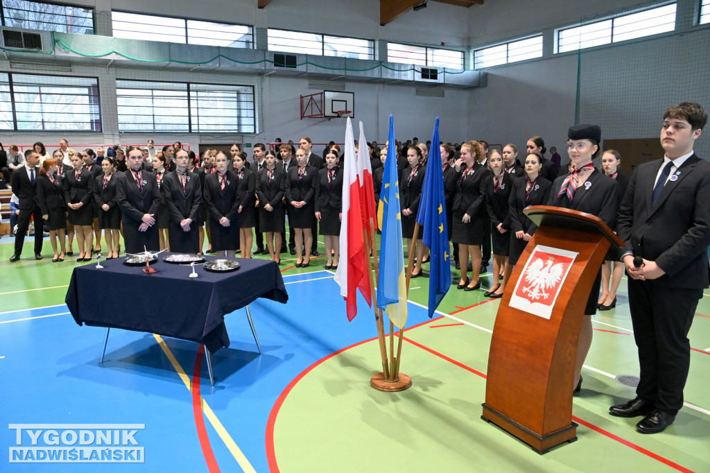 Ślubowanie uczniów I klas Zespołu Szkół nr 1 w Tarnobrzegu