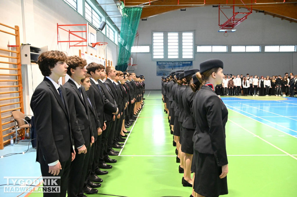 Ślubowanie uczniów I klas Zespołu Szkół nr 1 w Tarnobrzegu