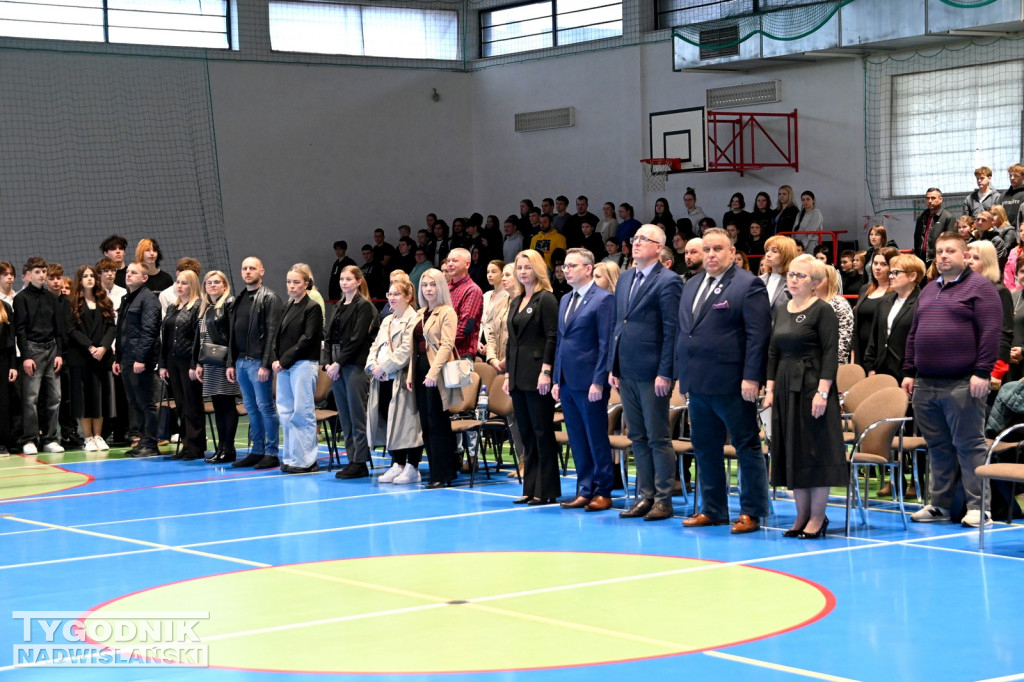 Ślubowanie uczniów I klas Zespołu Szkół nr 1 w Tarnobrzegu