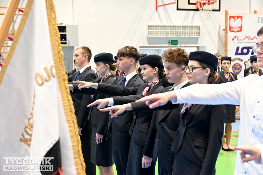 Ślubowanie uczniów I klas Zespołu Szkół nr 1 w Tarnobrzegu