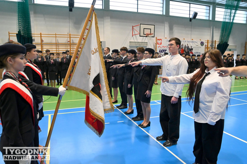 Ślubowanie uczniów I klas Zespołu Szkół nr 1 w Tarnobrzegu