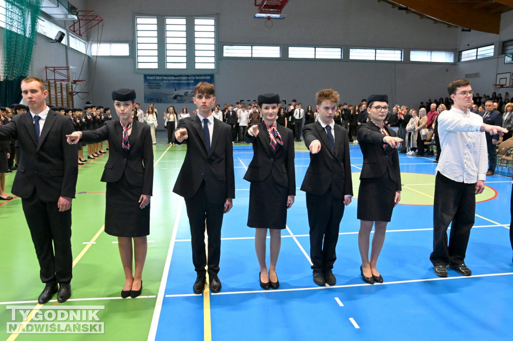 Ślubowanie uczniów I klas Zespołu Szkół nr 1 w Tarnobrzegu