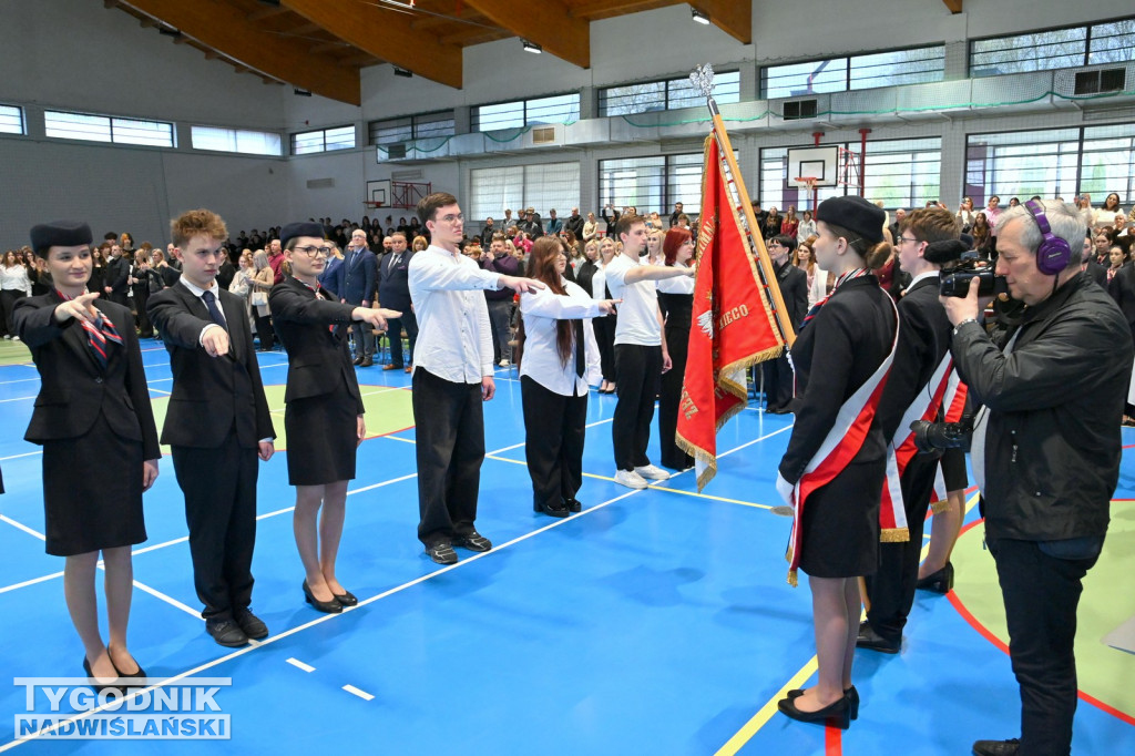 Ślubowanie uczniów I klas Zespołu Szkół nr 1 w Tarnobrzegu