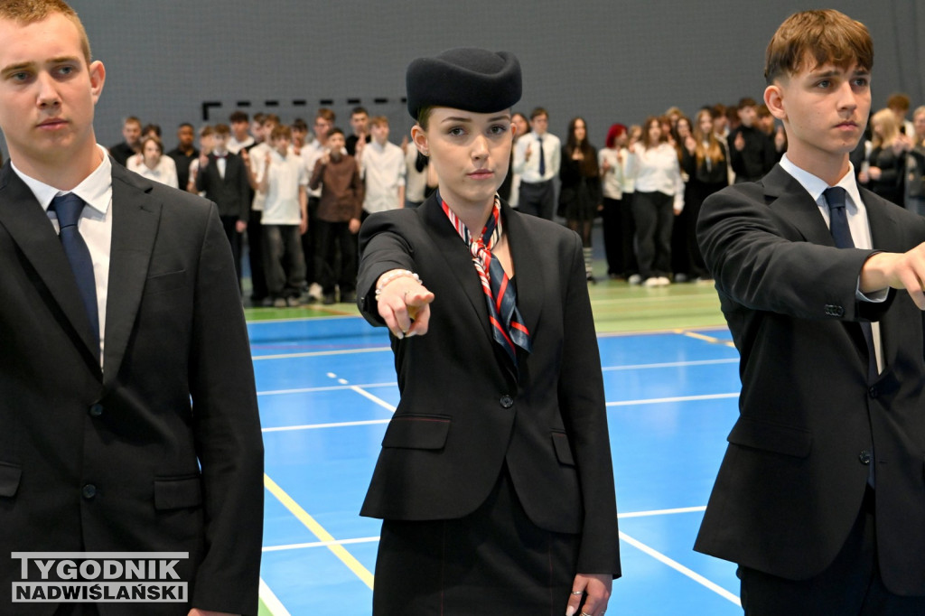 Ślubowanie uczniów I klas Zespołu Szkół nr 1 w Tarnobrzegu