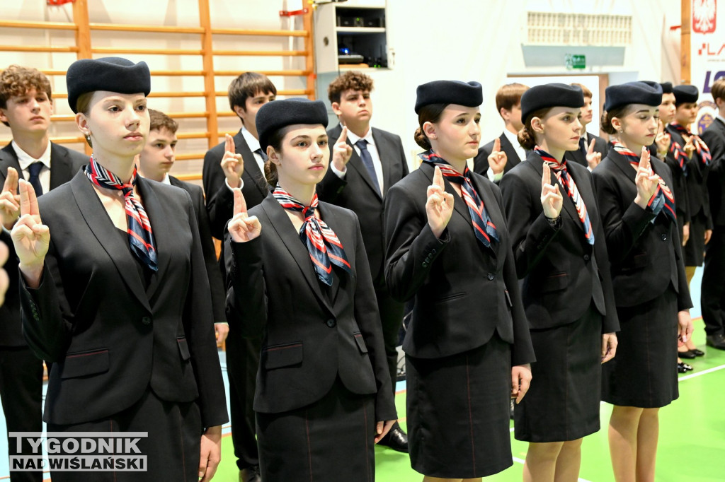 Ślubowanie uczniów I klas Zespołu Szkół nr 1 w Tarnobrzegu