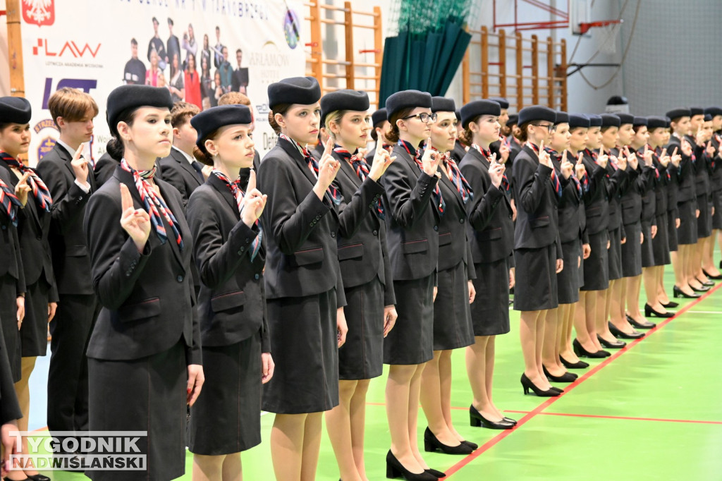 Ślubowanie uczniów I klas Zespołu Szkół nr 1 w Tarnobrzegu