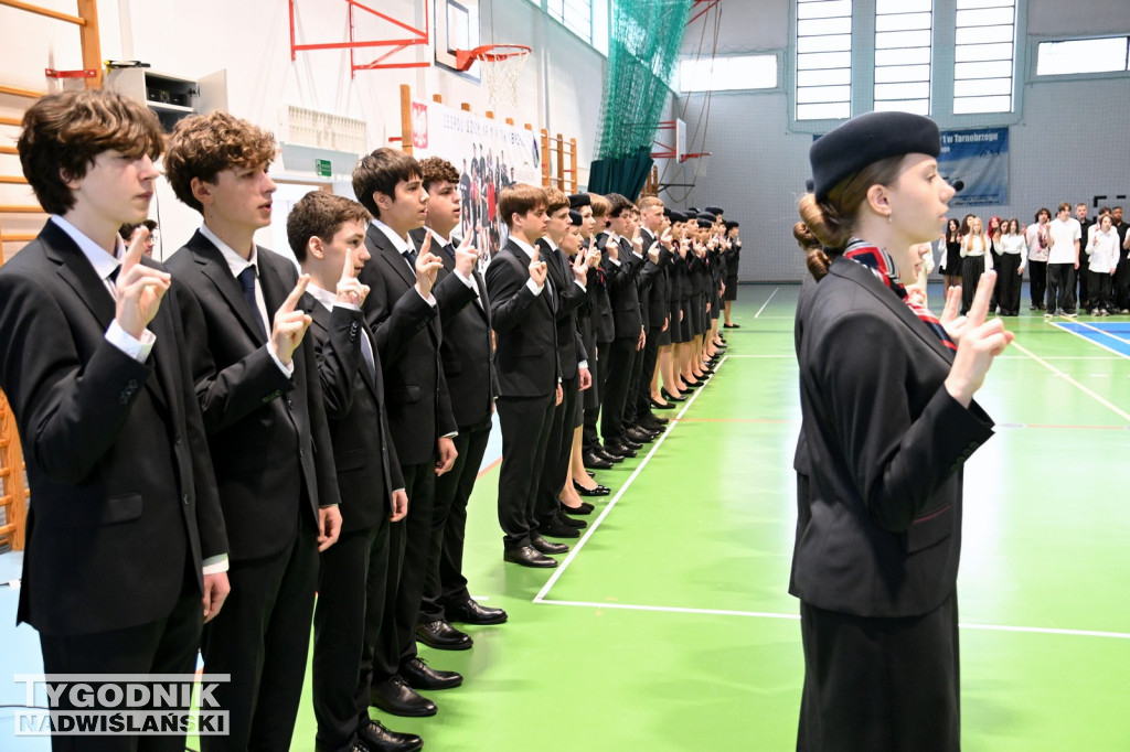 Ślubowanie uczniów I klas Zespołu Szkół nr 1 w Tarnobrzegu